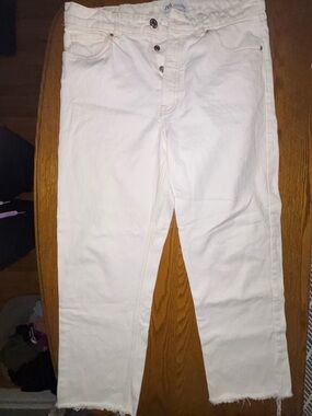Zara White Button-Fly Cropped Jeans